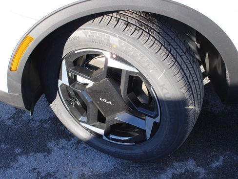 New 2026 Kia Sportage EX image 17