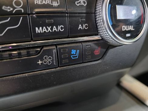 Used 2020 Ford Expedition XLT w/ Equipment Group 202A AWD/4WD image 15