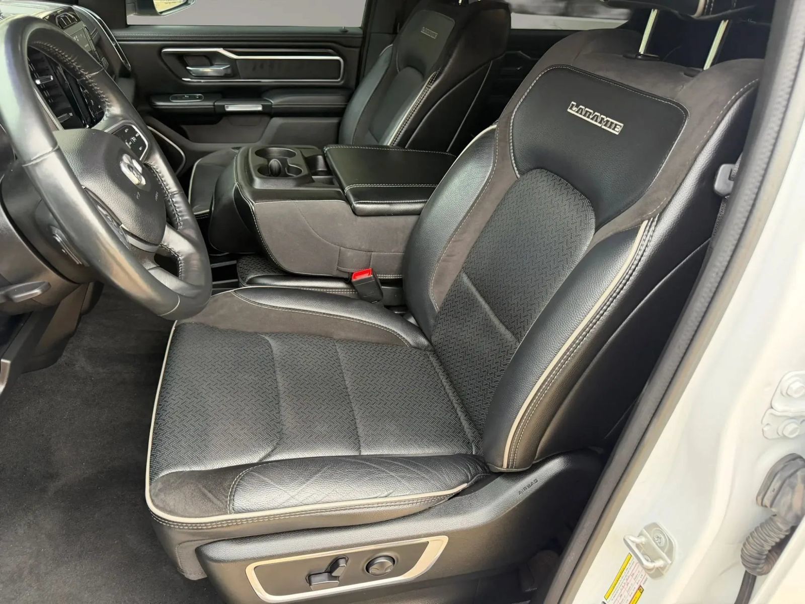 Used 2023 RAM 1500 Laramie AWD/4WD image 4