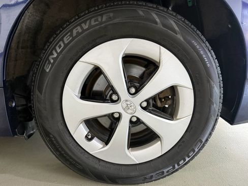 Used 2015 Toyota Prius Four image 29