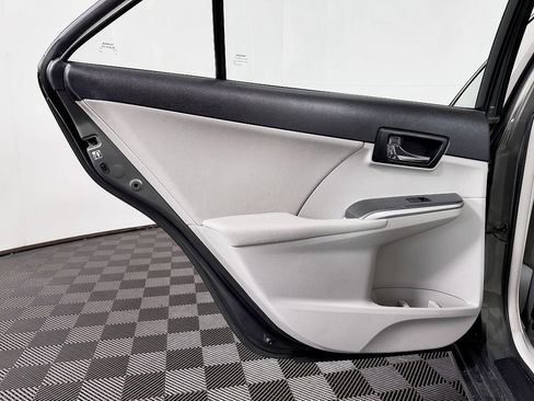 Used 2012 Toyota Camry XLE w/ Leather Pkg FWD image 35