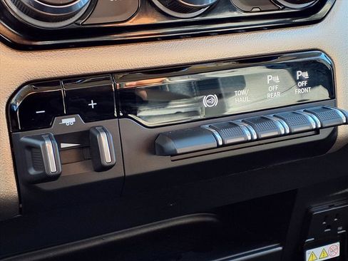 Used 2024 RAM 2500 Laramie w/ Safety Group image 20