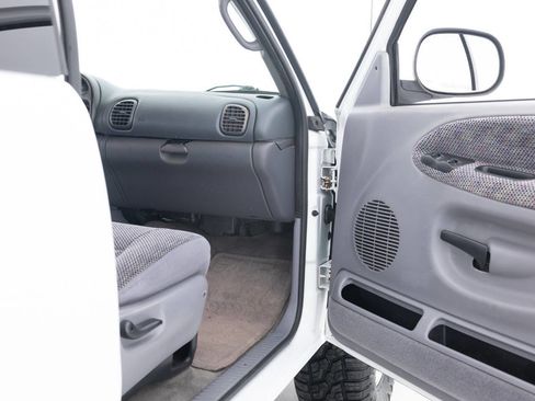 Used 2000 Dodge Ram 1500 Truck 2WD Quad Cab image 32