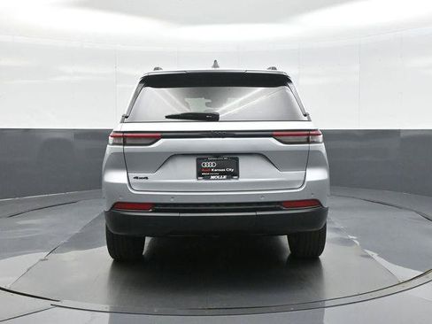 Used 2024 Jeep Grand Cherokee Altitude AWD/4WD image 6