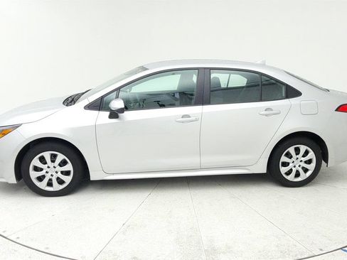 Used 2025 Toyota Corolla LE FWD image 4