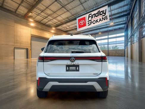 Used 2026 Volkswagen Tiguan SE AWD/4WD image 5