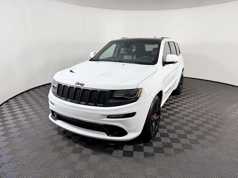 Used 2016 Jeep Grand Cherokee SRT image 2