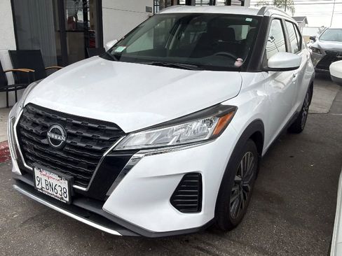 Used 2024 Nissan Kicks SV image 1