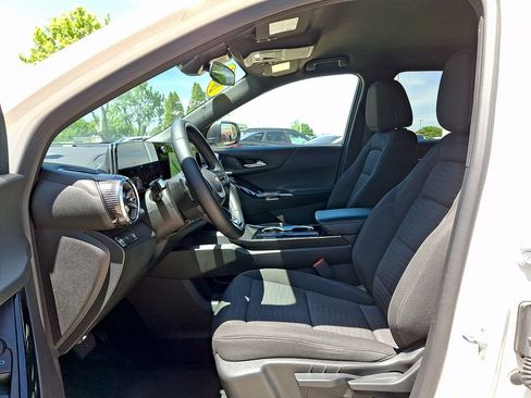 Used 2025 Chevrolet Equinox LT FWD image 13