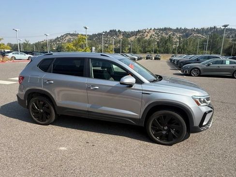 Used 2024 Volkswagen Taos SEL AWD/4WD image 3