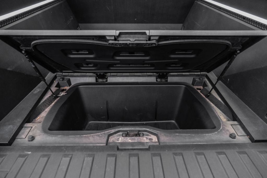 Used 2024 Tesla Cybertruck AWD Crew Cab image 47