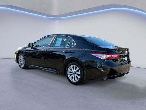 Used 2020 Toyota Camry SE FWD image 5