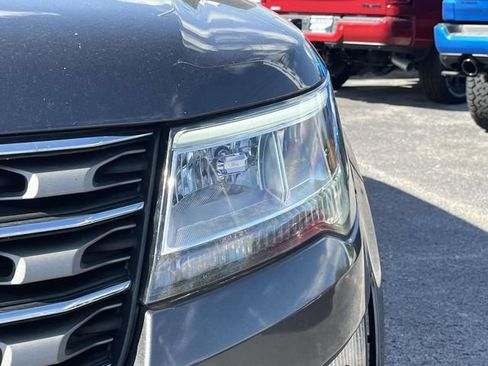 Used 2017 Ford Explorer XLT FWD image 9