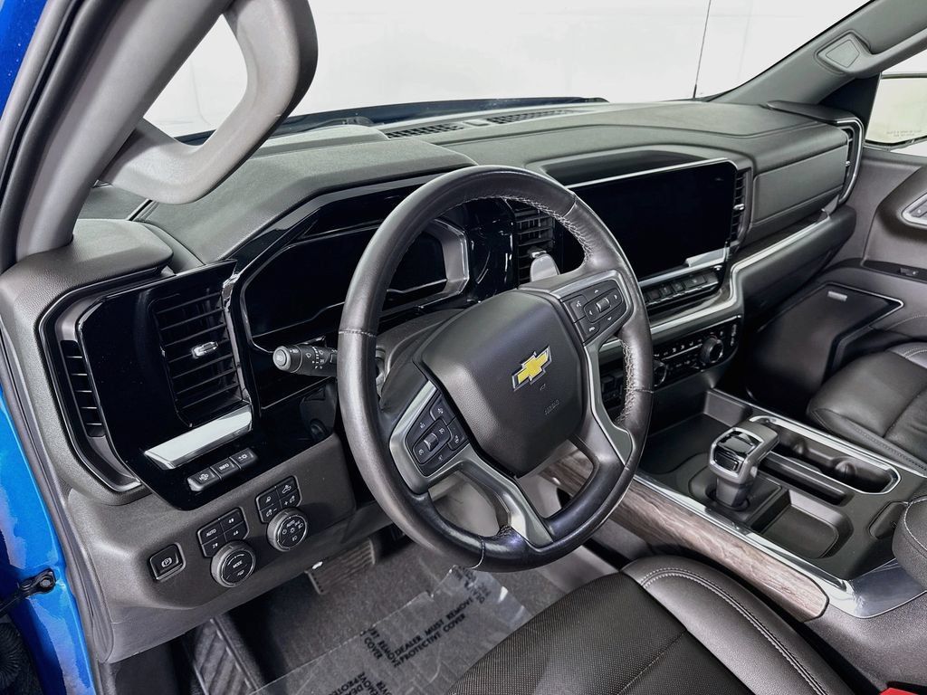 Used 2022 Chevrolet Silverado 1500 LTZ w/ LTZ Premium Package AWD/4WD image 10