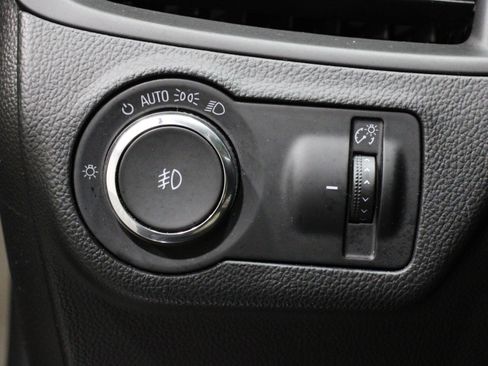 Used 2017 Buick Envision Essence image 9