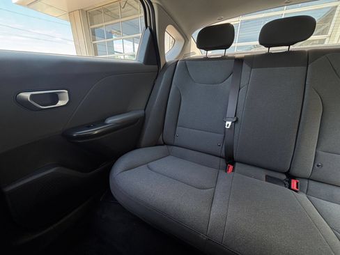 Used 2025 Kia K4 FWD image 39