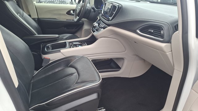 Used 2023 Chrysler Pacifica Limited FWD image 24