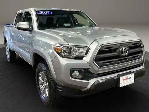 Used 2017 Toyota Tacoma SR5 w/ Tow Package AWD/4WD image 7