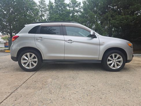 Used 2014 Mitsubishi Outlander Sport SE FWD image 4