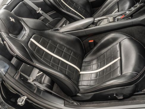 Used 2020 Ferrari Portofino image 25