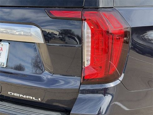 Used 2022 GMC Yukon XL Denali image 7