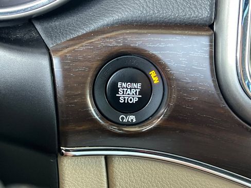 Used 2018 Jeep Grand Cherokee Limited w/ Luxury Group II AWD/4WD image 31