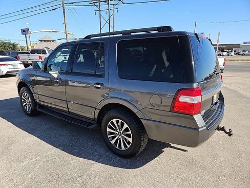 Used 2017 Ford Expedition XLT RWD image 4