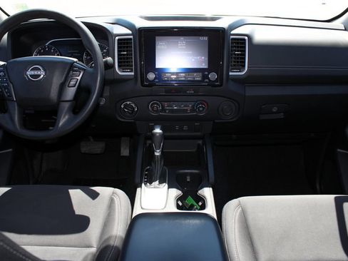 Used 2022 Nissan Frontier SV AWD/4WD image 8