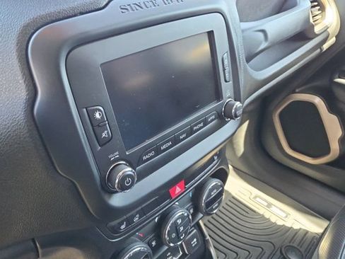 Used 2017 Jeep Renegade Limited FWD image 23