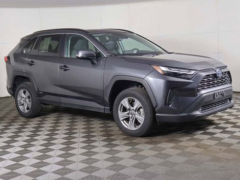 Used 2022 Toyota RAV4 XLE w/ Convenience Package AWD/4WD image 2