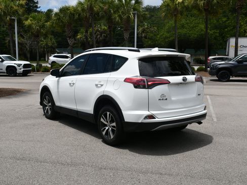 Used 2018 Toyota RAV4 XLE FWD image 4