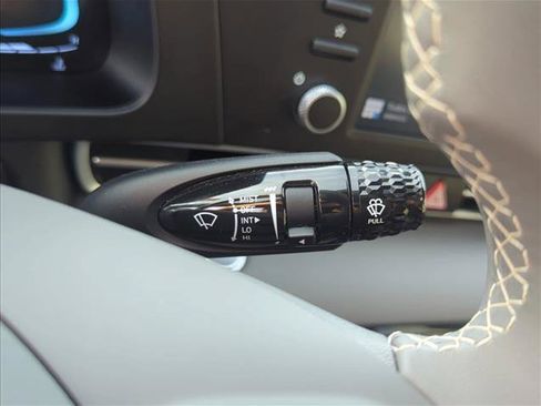 Used 2025 Hyundai Elantra Sport FWD image 15