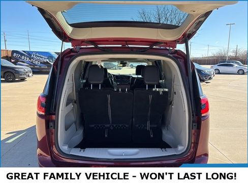 Used 2023 Chrysler Pacifica Limited image 21