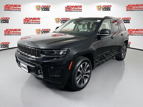 Used 2022 Jeep Grand Cherokee Overland w/ Luxury Tech Group IV AWD/4WD image 14
