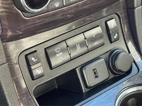 Used 2015 Buick Enclave Leather image 16