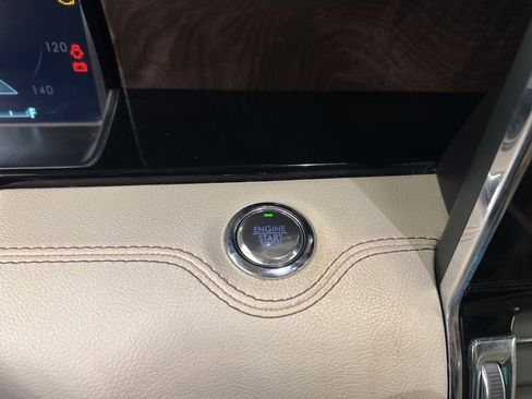 Used 2018 Lincoln Navigator L Reserve w/ Technology Package image 17