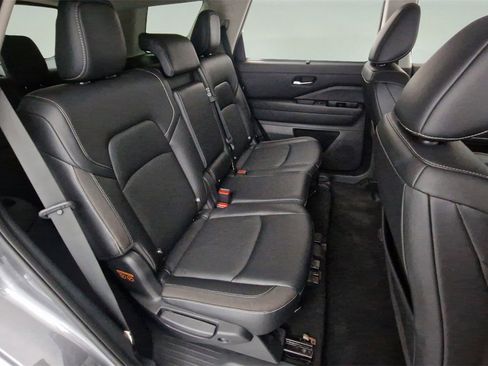 Used 2022 Nissan Pathfinder SL image 13