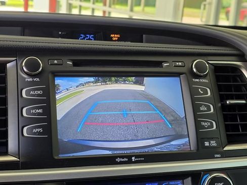 Used 2015 Toyota Highlander XLE FWD image 18