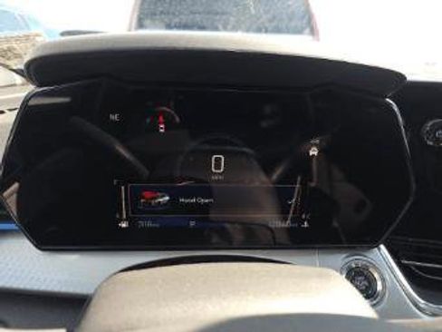 Used 2025 Chevrolet Trax LT w/ LT Convenience Package image 18