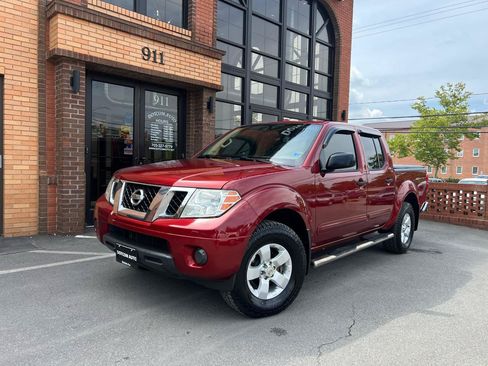 Used 2013 Nissan Frontier SV AWD/4WD image 2