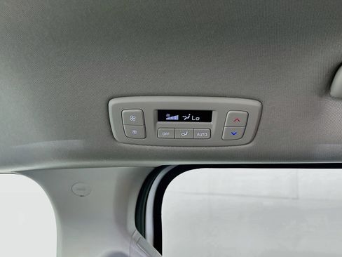Used 2025 Kia Carnival FWD image 28