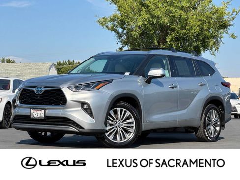 Used 2022 Toyota Highlander Platinum AWD/4WD image 1