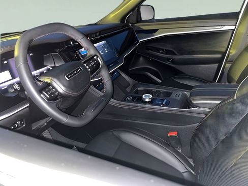 Used 2025 Jeep Wagoneer S Limited image 13