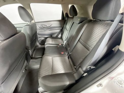 Used 2018 Nissan Rogue S FWD image 23