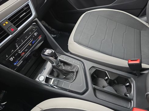 New 2026 Volkswagen Taos SE FWD image 24