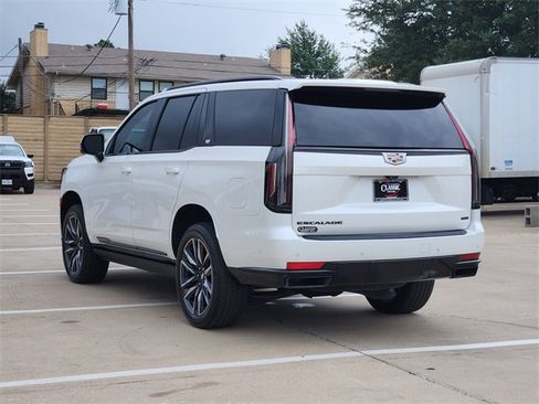 Used 2023 Cadillac Escalade Sport Platinum AWD/4WD image 2