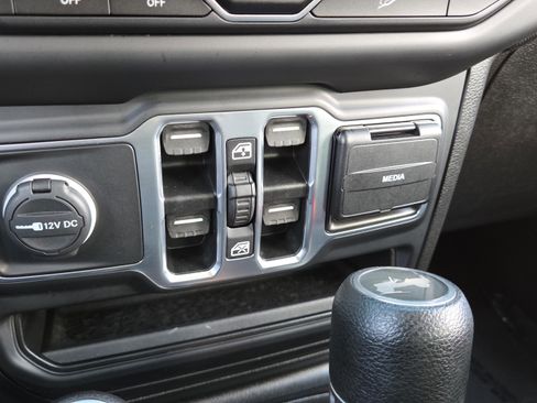 Used 2020 Jeep Wrangler Unlimited Sport S AWD/4WD image 27