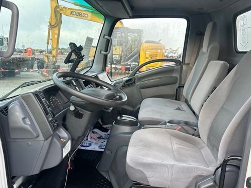 Used 2018 Isuzu NPR RWD image 10