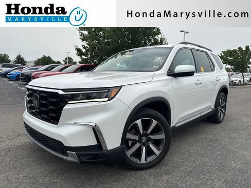 Used 2025 Honda Pilot Touring image 1
