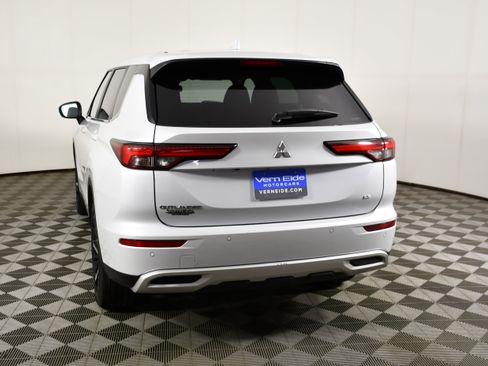 Used 2023 Mitsubishi Outlander SE AWD/4WD image 7